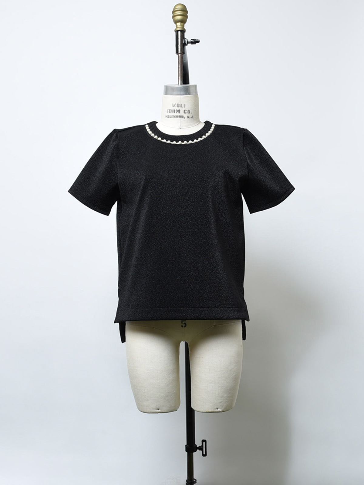 Neckline pearl motif cut and sew