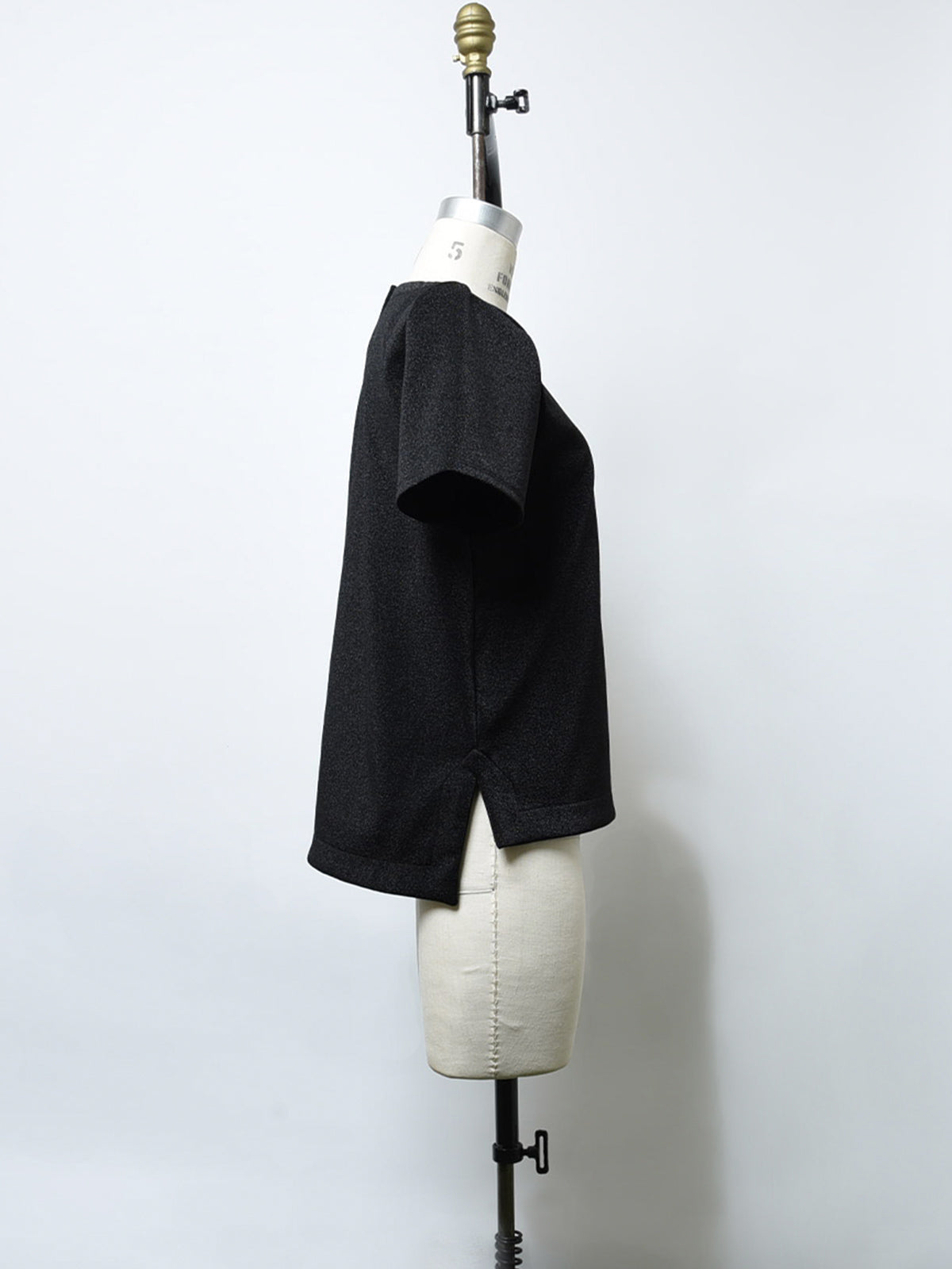 Neckline pearl motif cut and sew