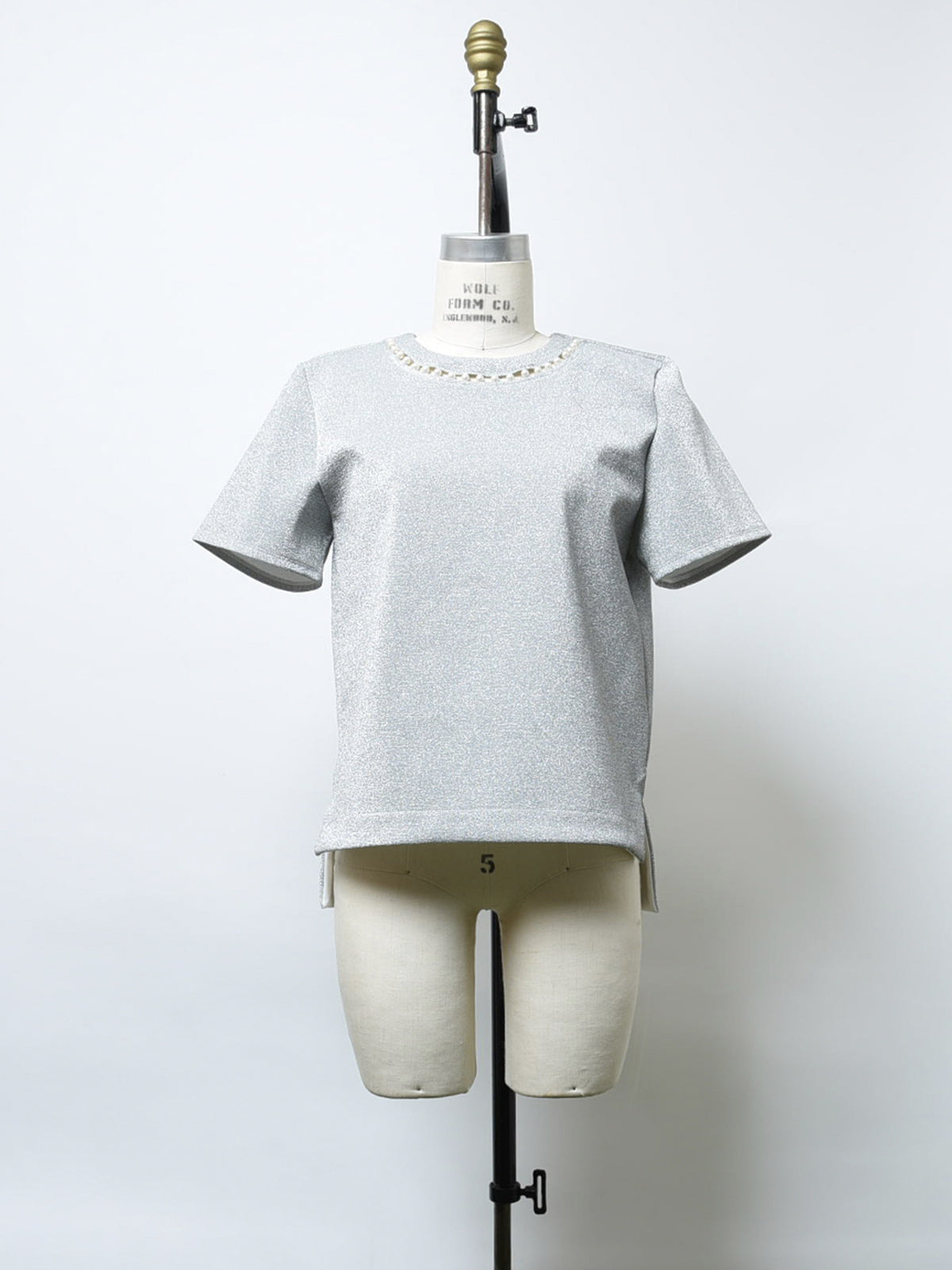Neckline pearl motif cut and sew