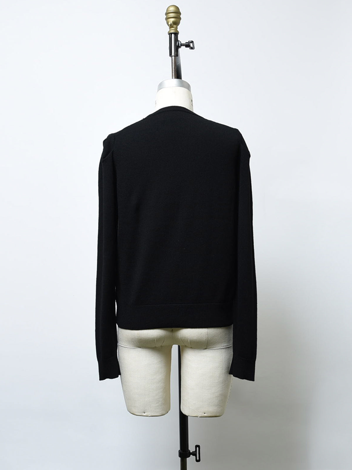 Pearl-like ribbon motif knit